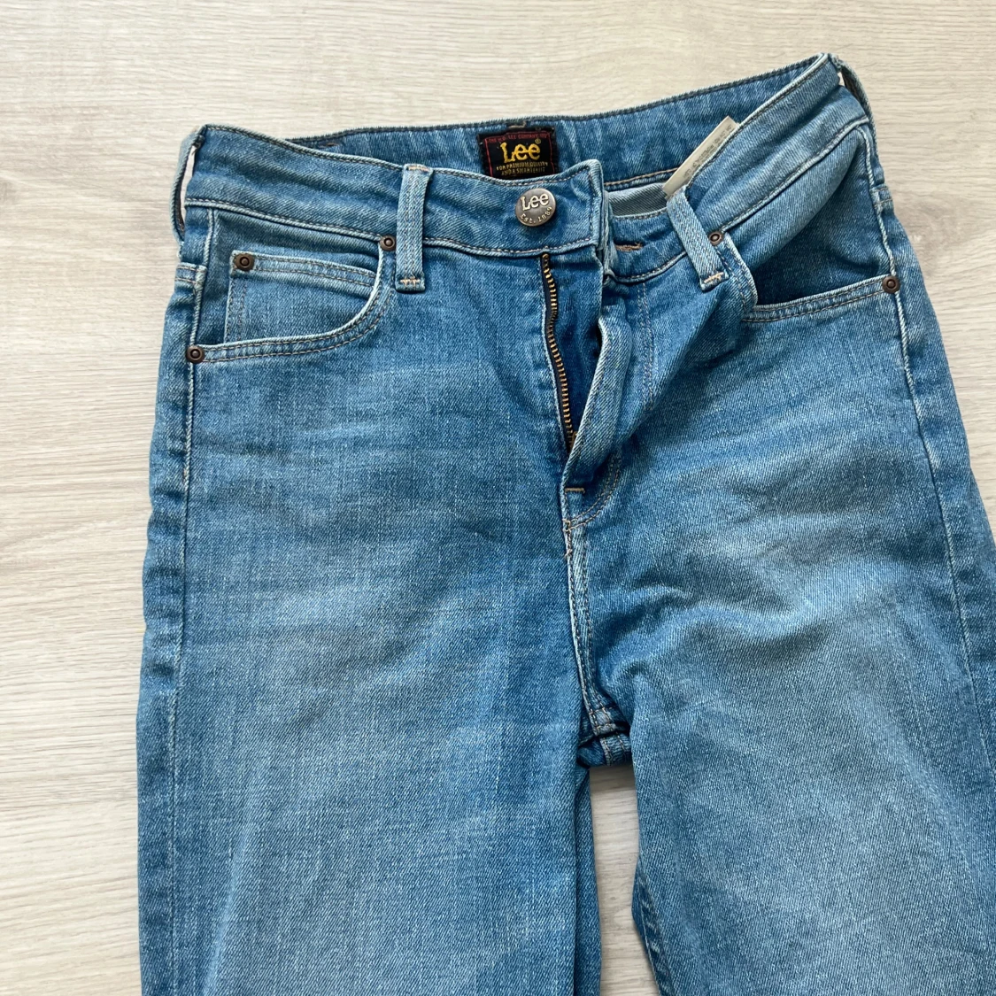 Blå bootcut jeans från Lee - 1