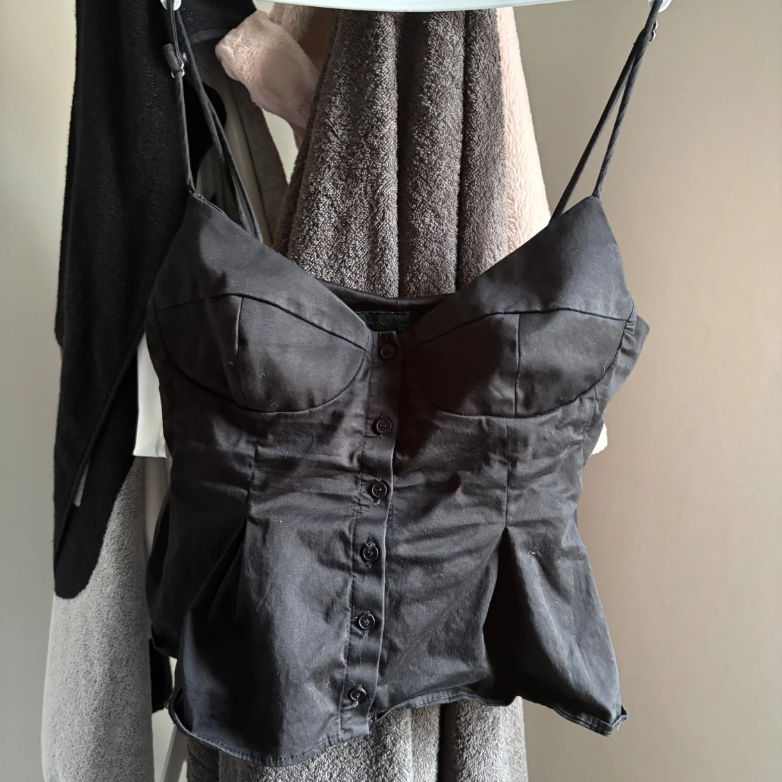 Svart korsett-topp med knappar