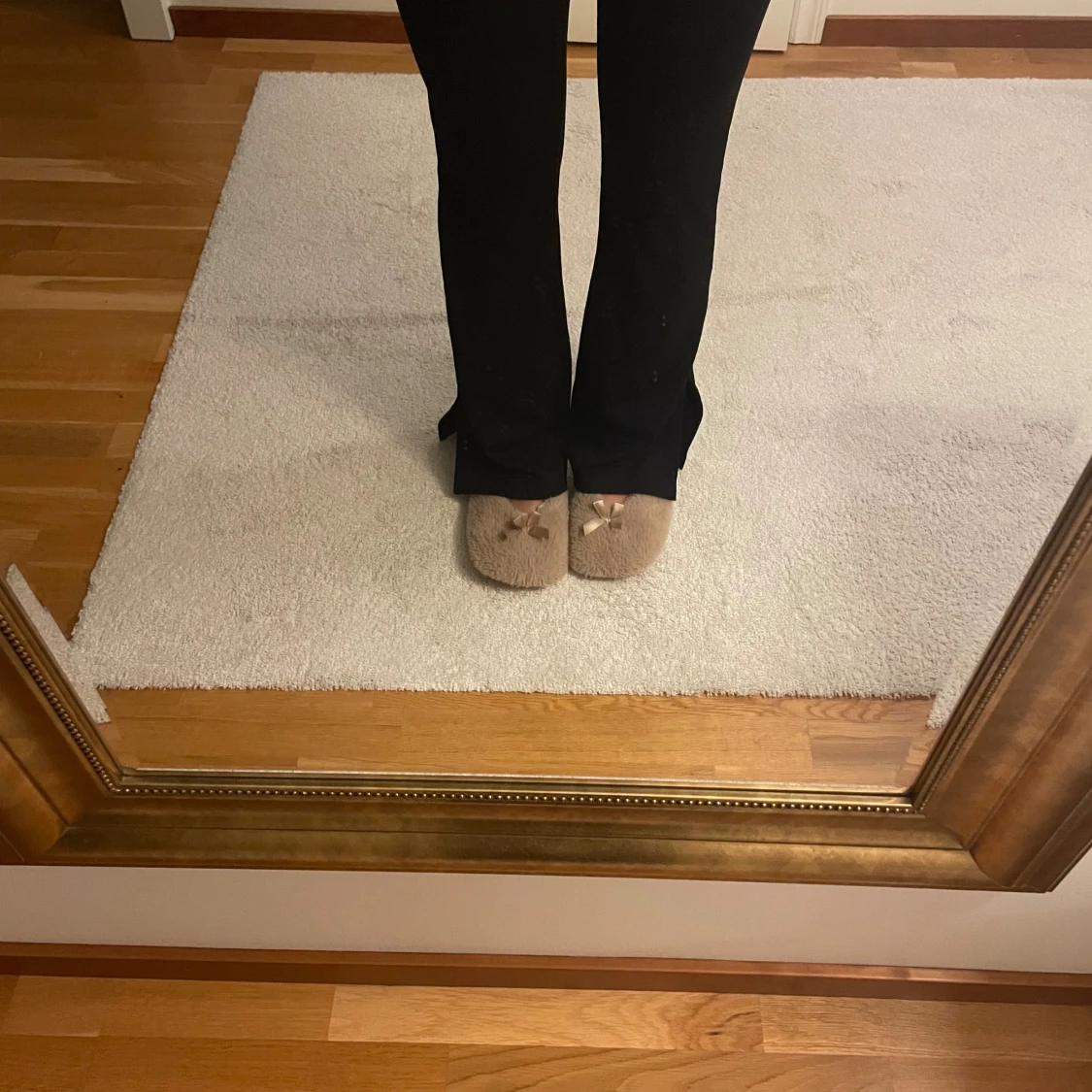 Svarta bootcut byxor - 1