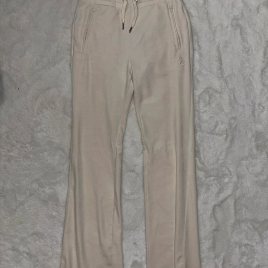 Krämvita Juicy Couture mjukisbyxor - 1