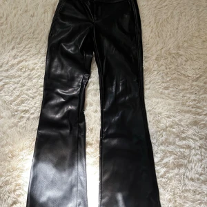 Lågmidjade skinbyxor  - storlek xs💘