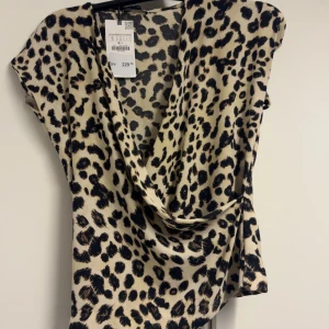 Zara topp - Superfin knyt topp från zara som har prislappen kvar