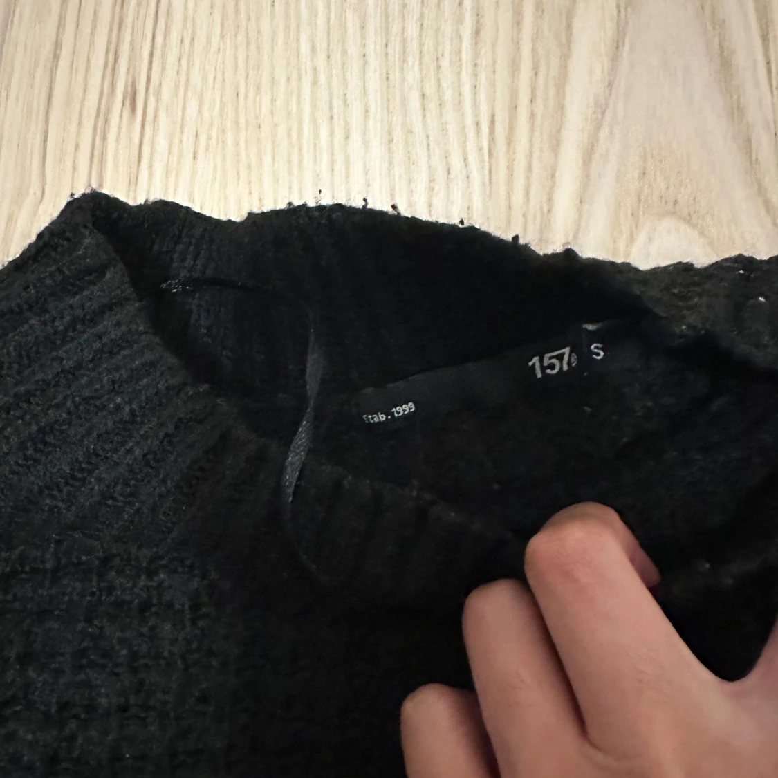 Svart stickad tröja från 157 - 1