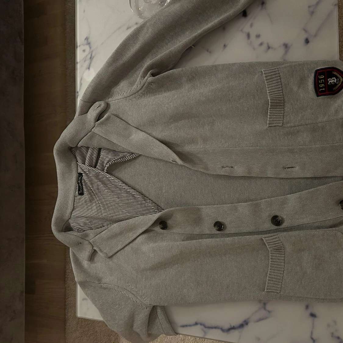 Grå cardigan/kofta från Bondelid