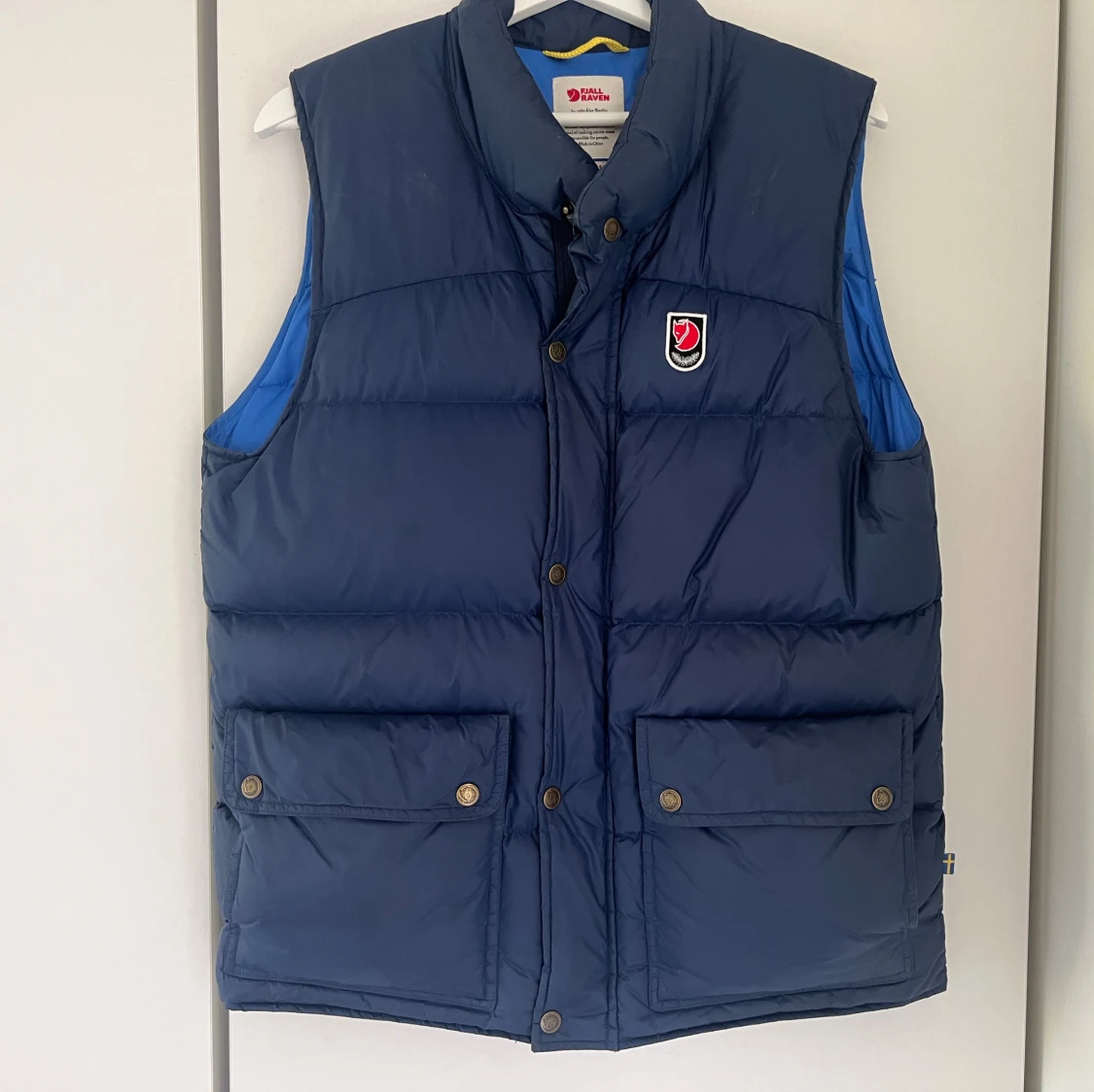 Blå dunväst från Fjällräven