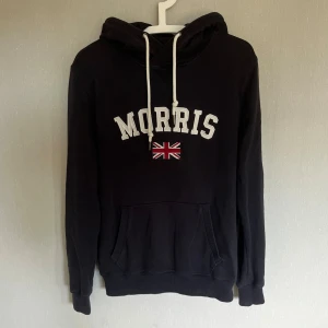 Morris hoodie - Fet Morris hoodie i storlek S | jag är 185 cm lång och väger ca 77 kg, den är för liten för mig | fint skick