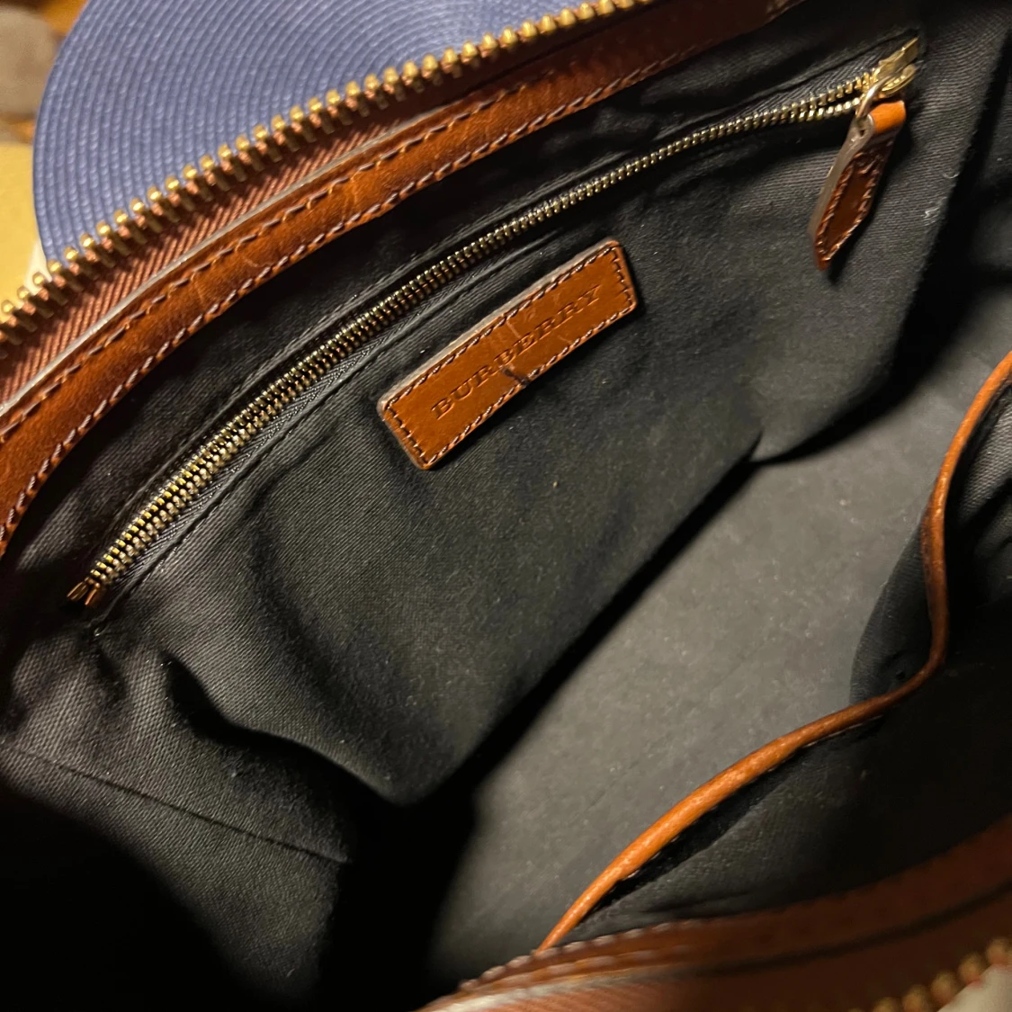 Burberry rutig handväska med läderdetaljer - 3