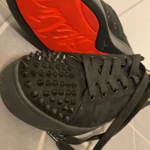 Christian Loubitins  - Säljer loubs som är använda i 2 gånger men ser helt nya ut storlek 41 passar 42