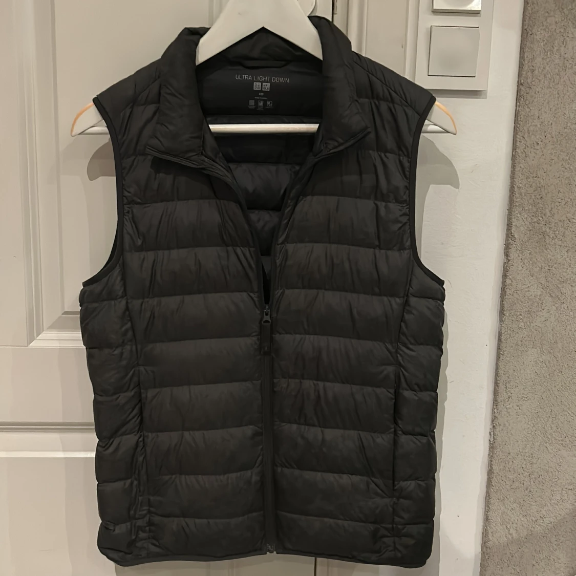 Svart dunväst från Uniqlo XXS