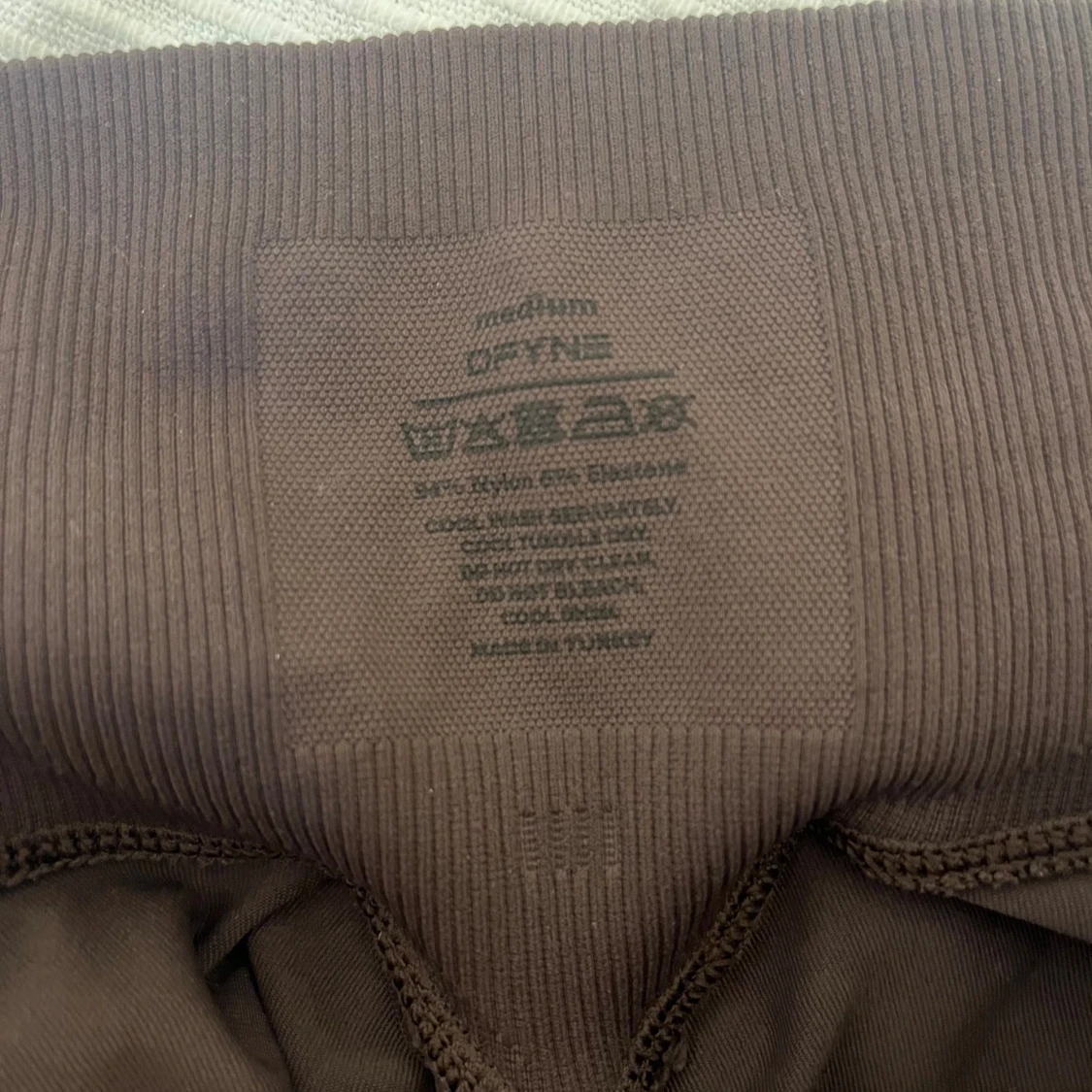 Bruna träningstights-shorts från DFYNE - 2