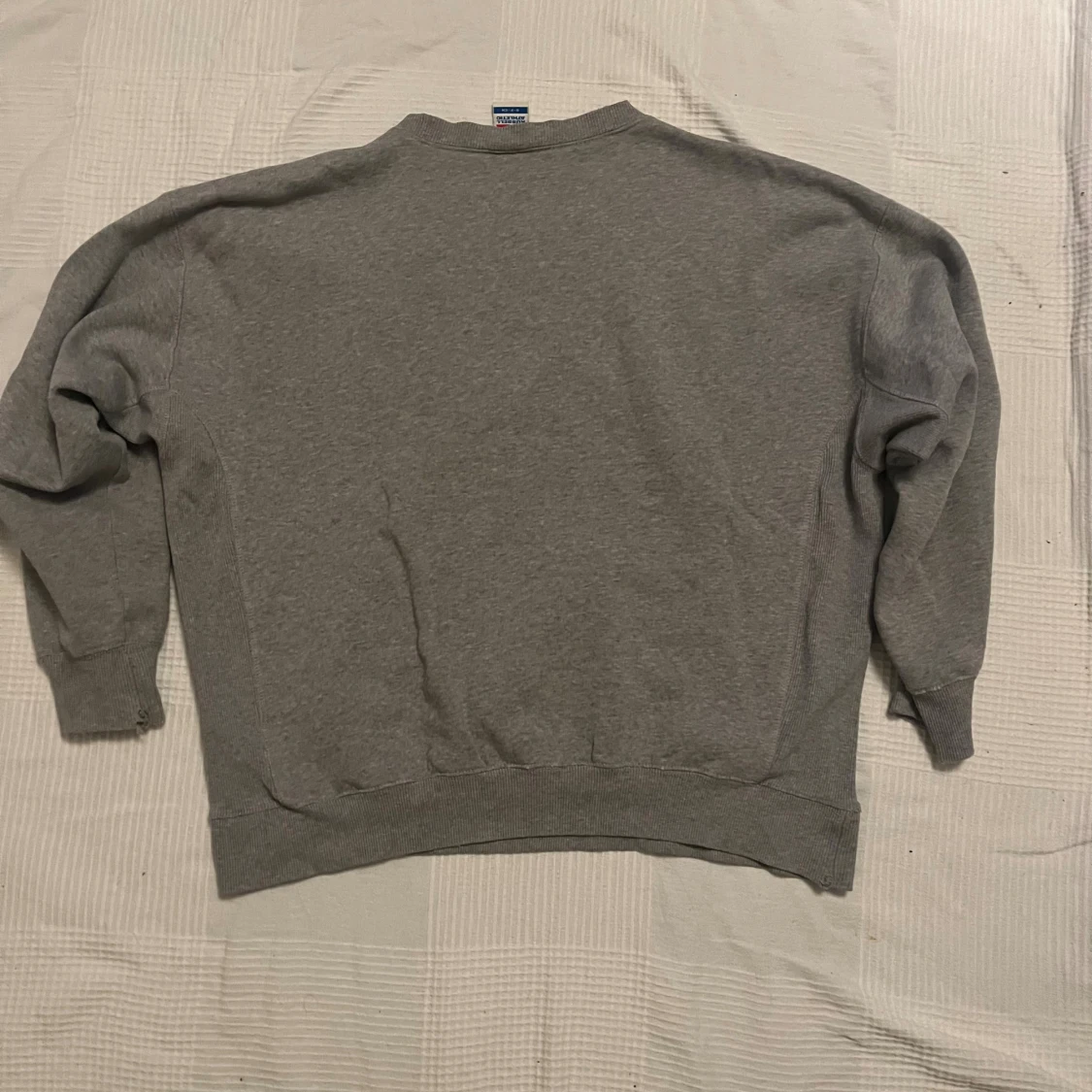 Grå sweatshirt från Russell Athletic - 1