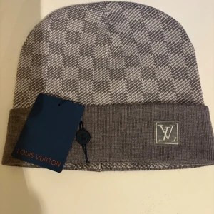 Grå rutig mössa  - Snygg grå mössa