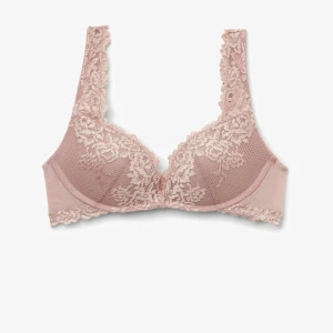Rosa spets-bh från Intimissimi - ** Pris kan diskuteras!!** Säljer en superfin rosa bh från Intimissimi med vackra spetsdetaljer och blommigt mönster. Bh:n har breda axelband i spets och en mjuk, feminin look. Perfekt för dig som gillar romantiska underkläder med extra detaljer.