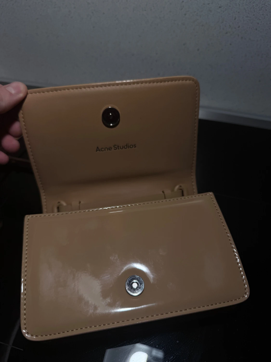 Beige axelväska från Acne Studios - 2