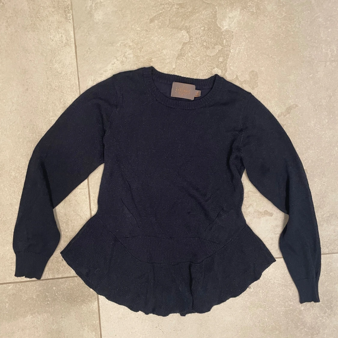 Mörkblå stickad tröja från Creamie