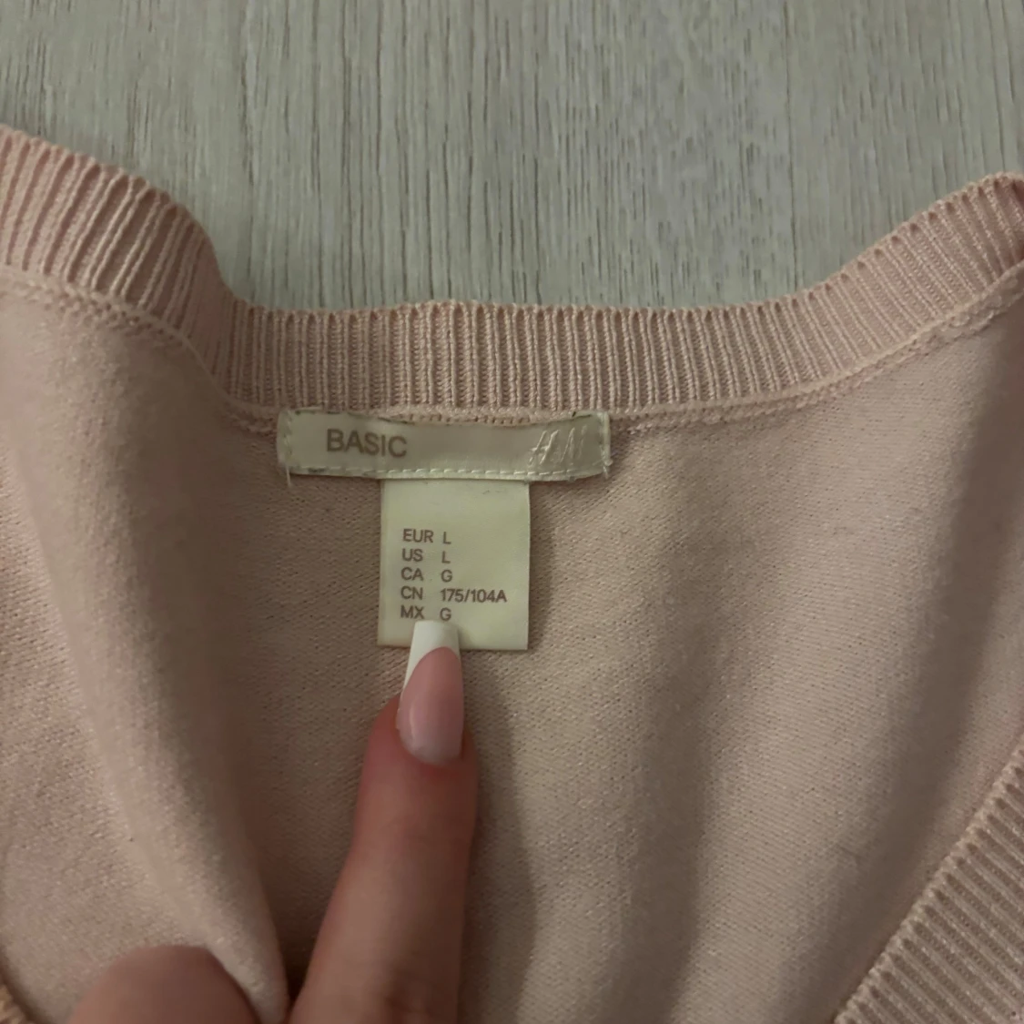 Ljusrosa v-ringad tröja H&M Basic - 1