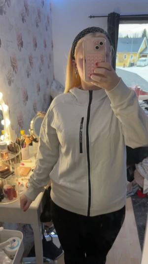 Zip Hoodie - Zip hoodie från Sail Racing i modellen ”Flood Zip Hood” Aldrig använd Strl L