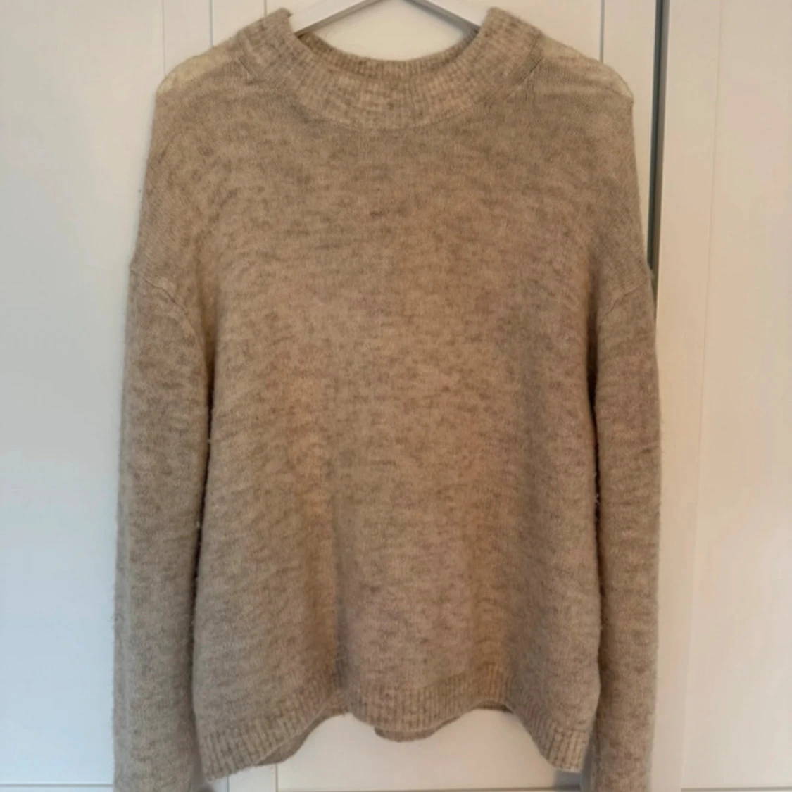 Beige stickad tröja - 1