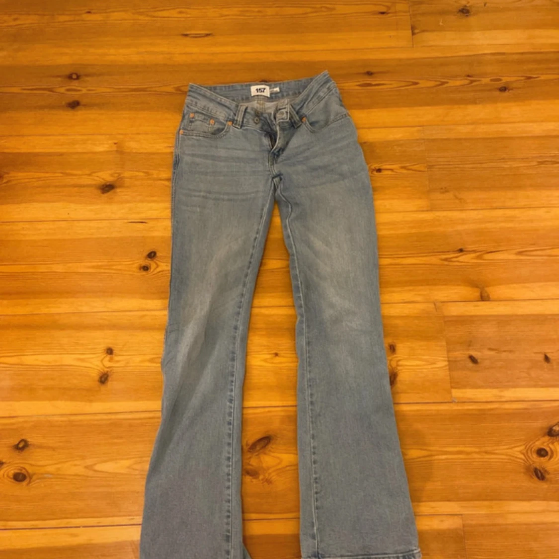Bootcut jeans med broderi från 157 XS