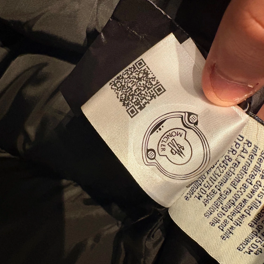 Svart Moncler pufferjacka med Nfc tagg  - 4