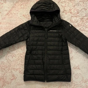 Peak performance jacka - Snygg peak performance jacka perfekt för höst/vår, eventuellt en varmare vinterdag