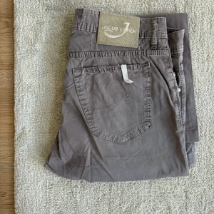 Jacob cohën Style 688 (strl35) | Helt nya utan tags  - Storlek: 35  Modell: 688 style Färg: Beige Skick: Helt nya utan taggar