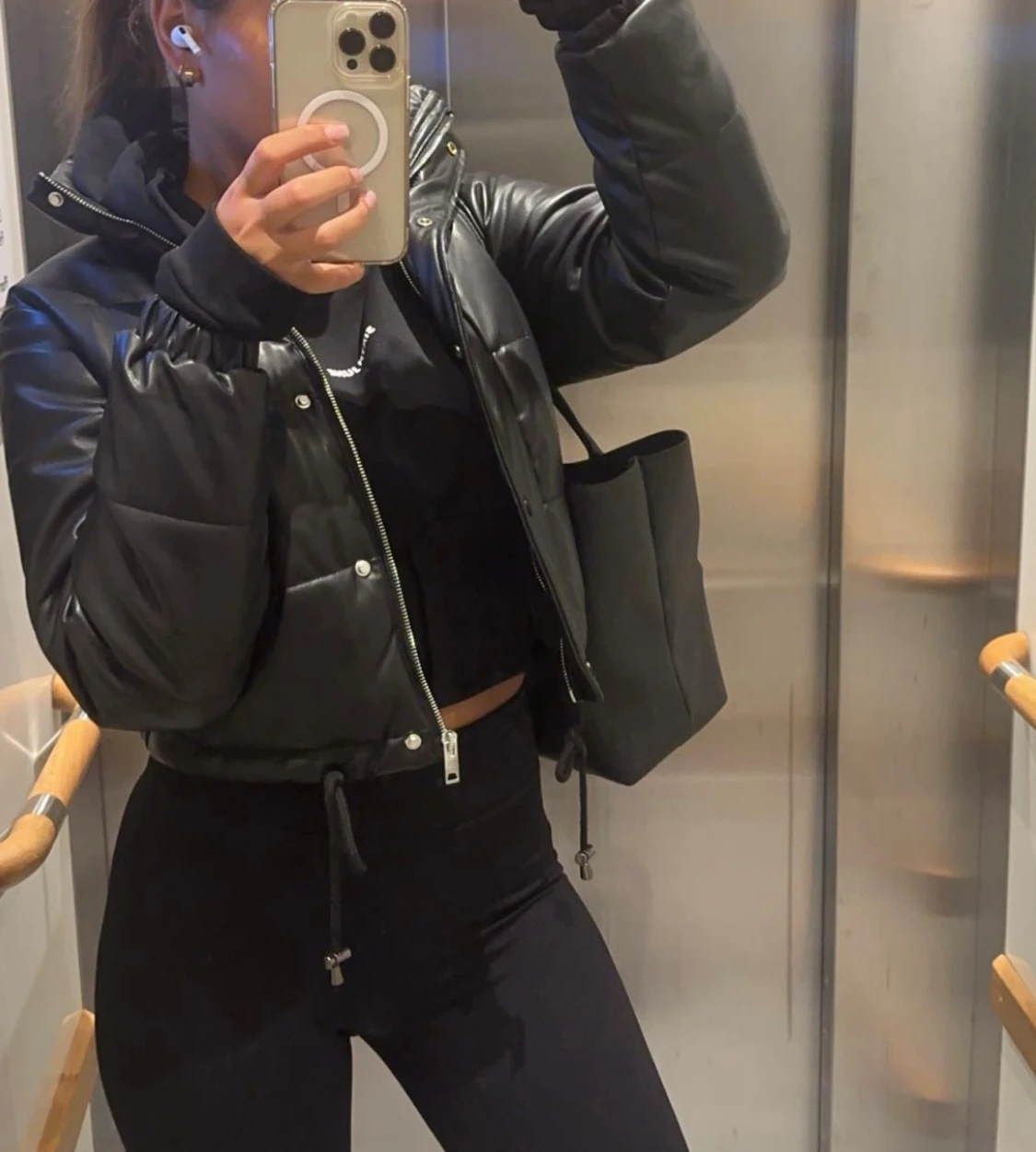 Svart croppad jacka  - 3