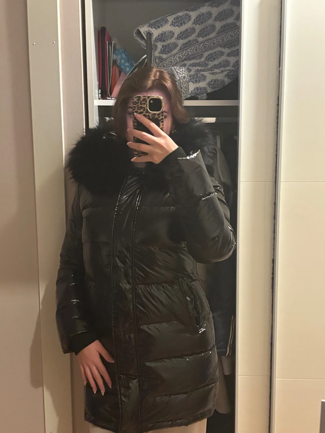 Svart lång pufferjacka med äkta päls - 1