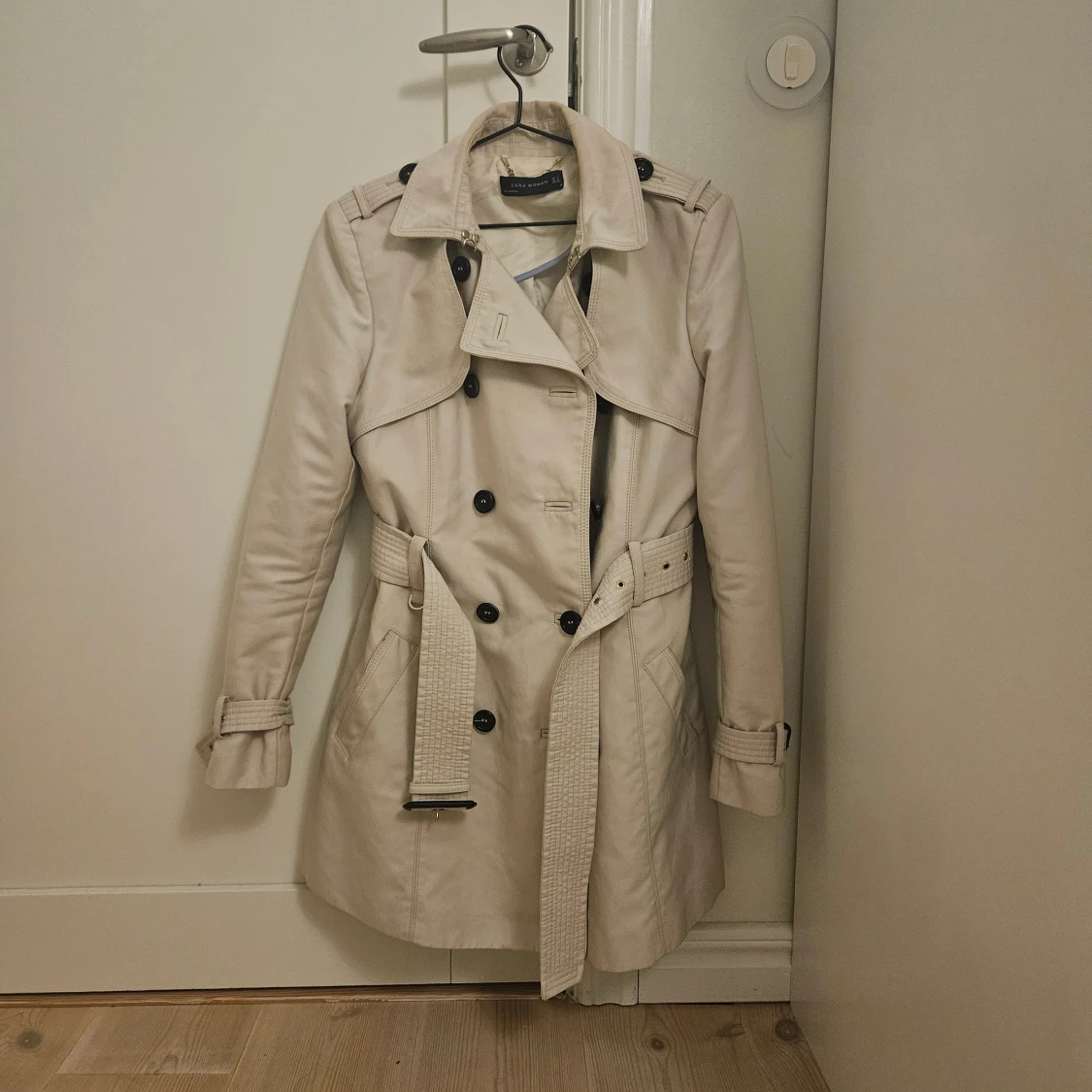 Beige trenchcoat från Zara Woman