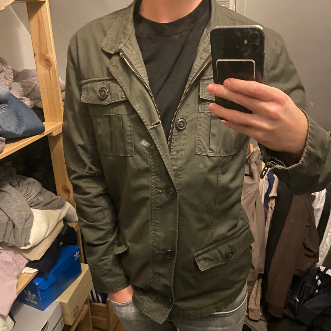 Olivgrön parkajacka med fickor