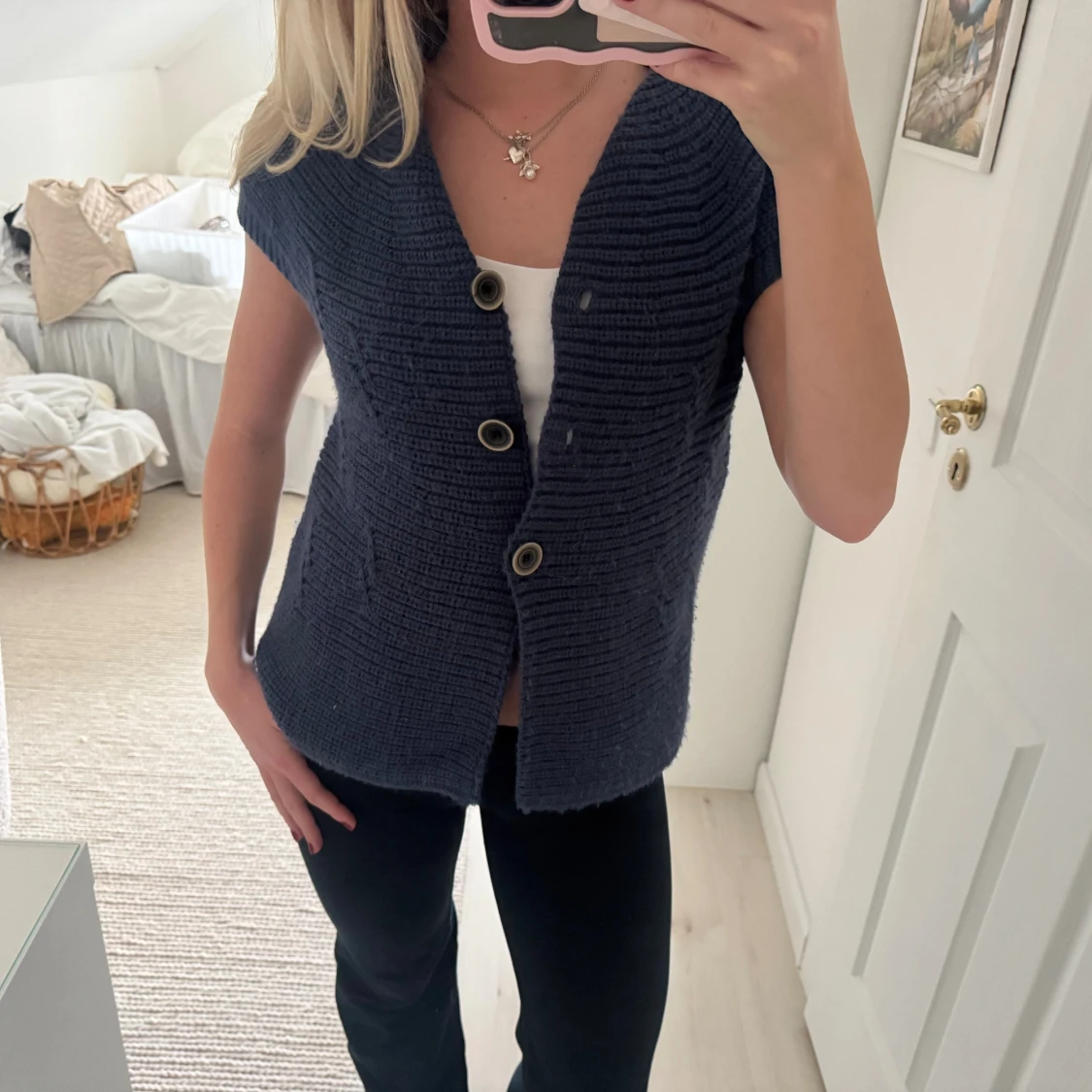 Mörkblå stickad kofta med knappar - 3