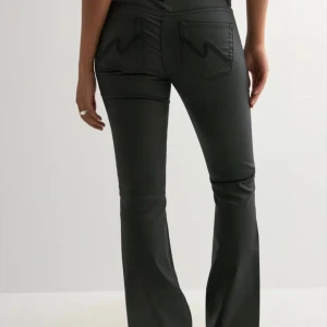 stitch skinnbyxor nelly - jättesnygga skinnbyxor men kommer inte till användning, de är uppsprättade i längden