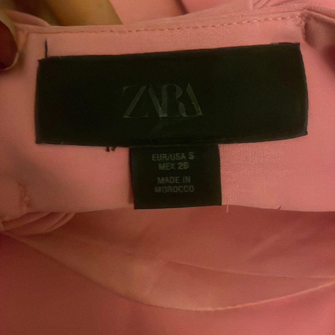 Rosa urringad  topp med öppen rygg och rosett från Zara - 3