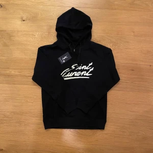 Saint Laurent hoodie M - Saint Laurent hoodie, storlek L men sitter som M.            Oanvänd 