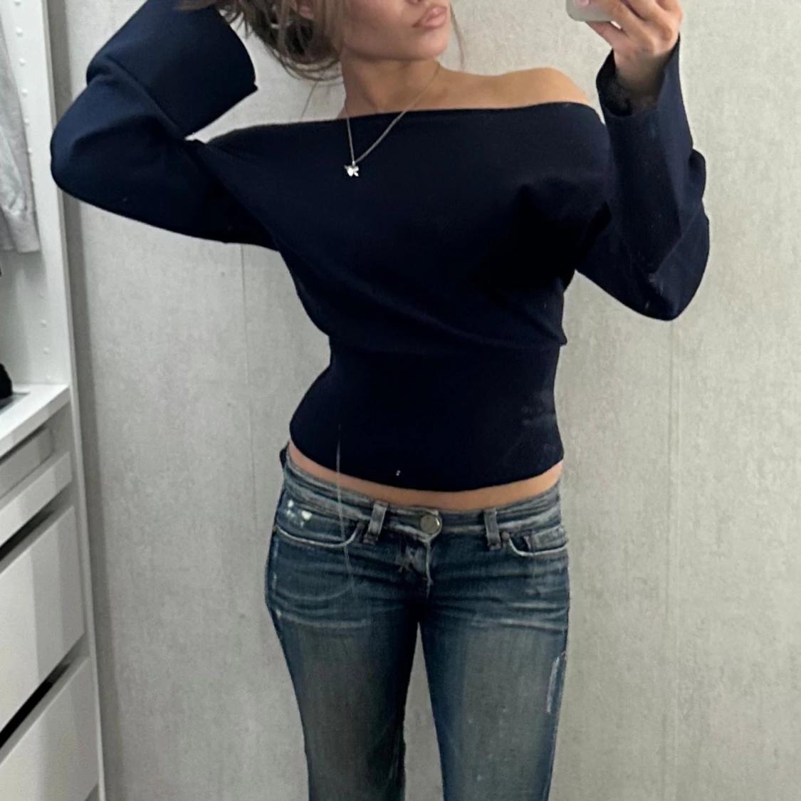 Mörkblå offshoulder tröja - 2