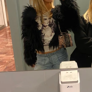 Pälsjacka - Super snygg pälsjacka, perfekt för vintern då den är jätte varm 😍