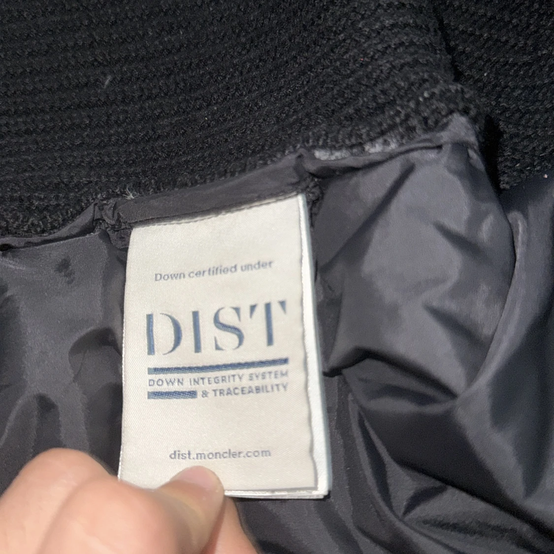 Svart dunjacka från Moncler med huva - 3