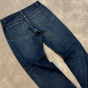 A.P.C Selvage Jeans - APC jeans! | Modell: New Standard | Skick 9/10 Mycket bra | Nypris ca 3000kr | Mitt pris 925kr | Midjebredd: 42cm Ytterbenslängd: 112cm | Kom gärna pm vid frågor eller funderingar | Postas eller möts upp i Gävle!