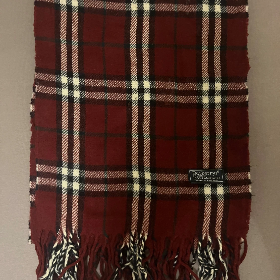 Rutig vinröd halsduk från Burberry