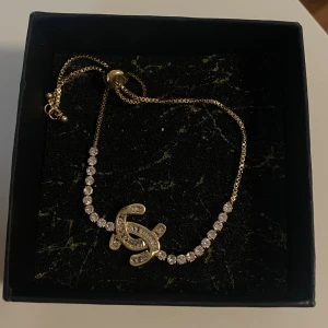 Armband  - Oanvänt, ask ingår ej