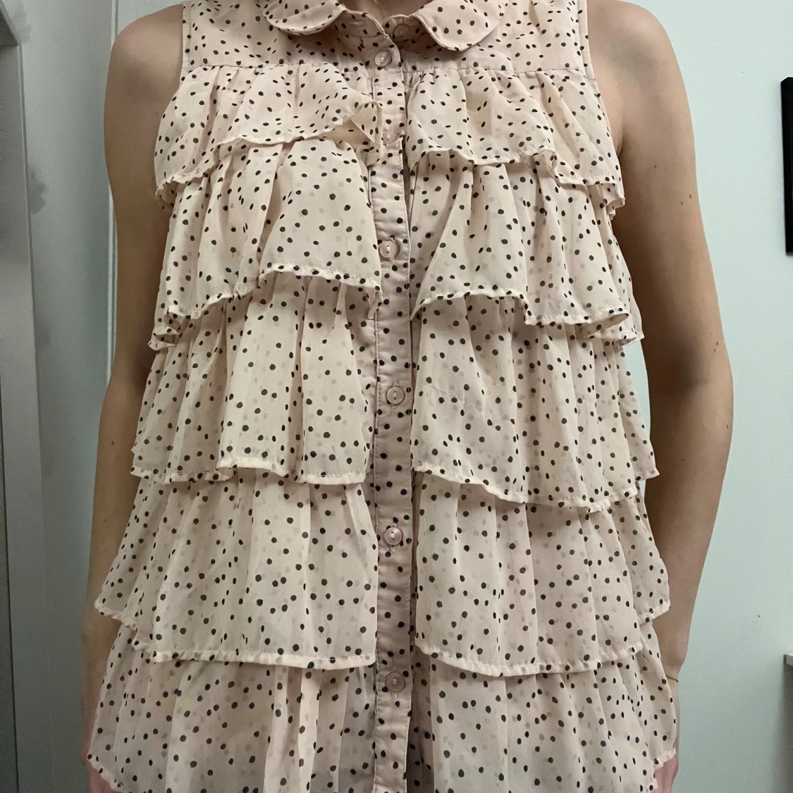 Prickig volangblus i ljusrosa - 1