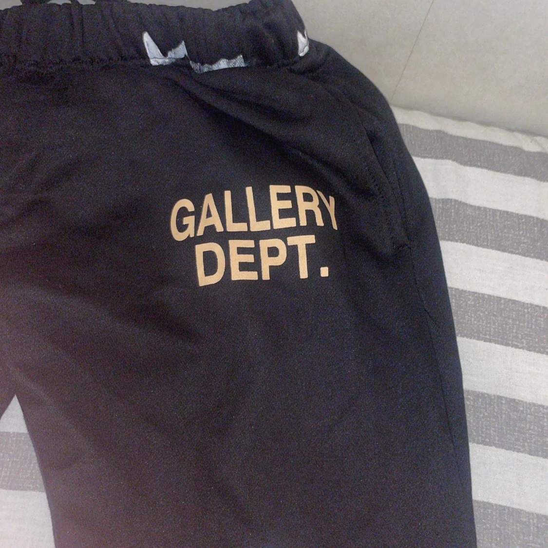 Svarta Gallery Dept. mjukisbyxor - 1