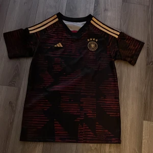  fotbollströja - Säljer Tyskland tröja .