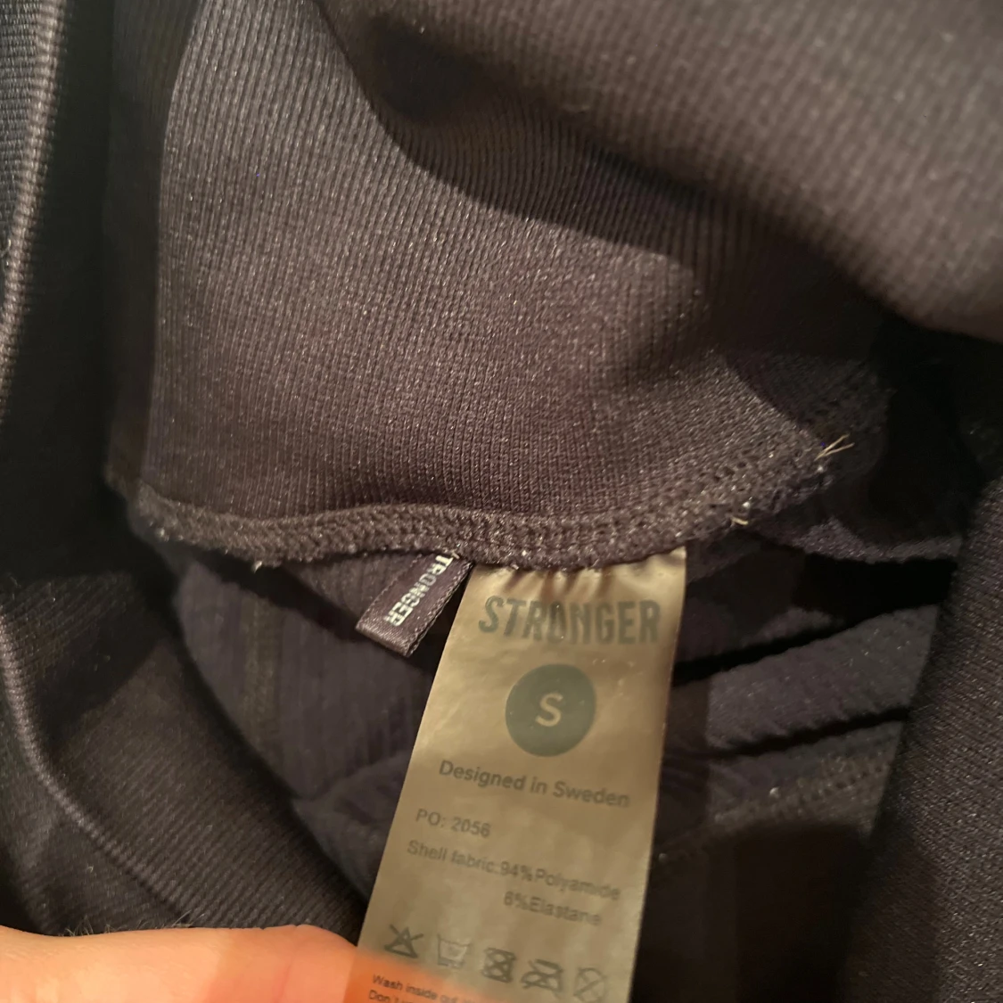 Svarta ribbade leggings från STRONGER - 3