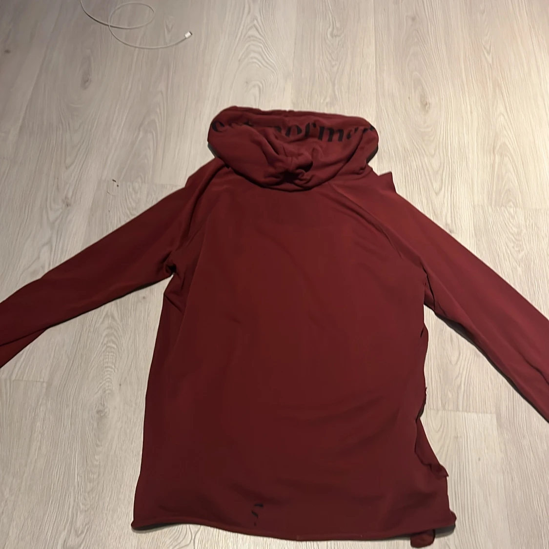 Vinröd hoodie från C'est Normal L - 1