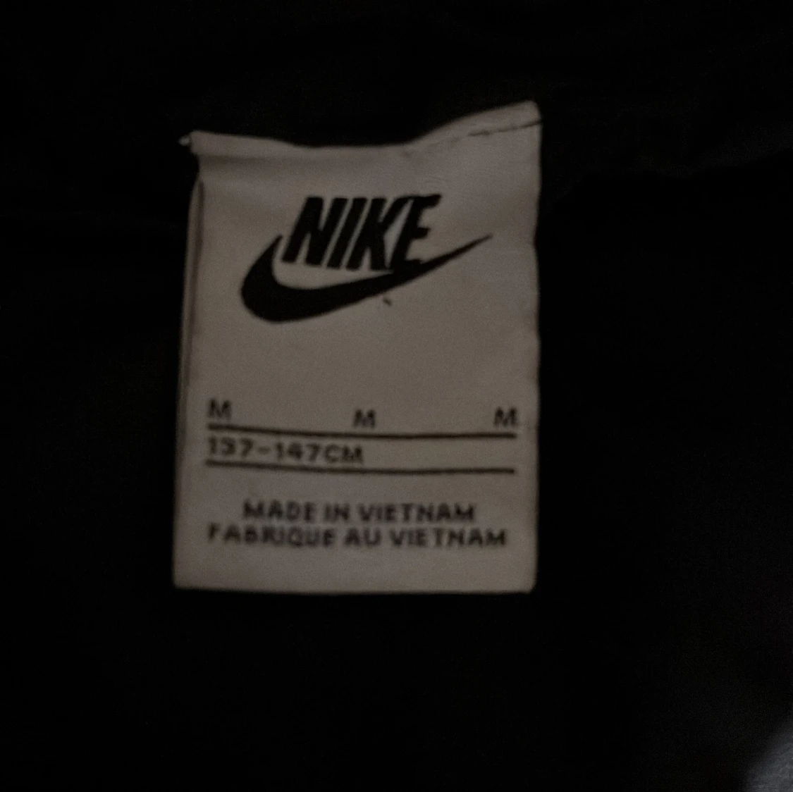 Svart pufferjacka från Nike med huva - 2