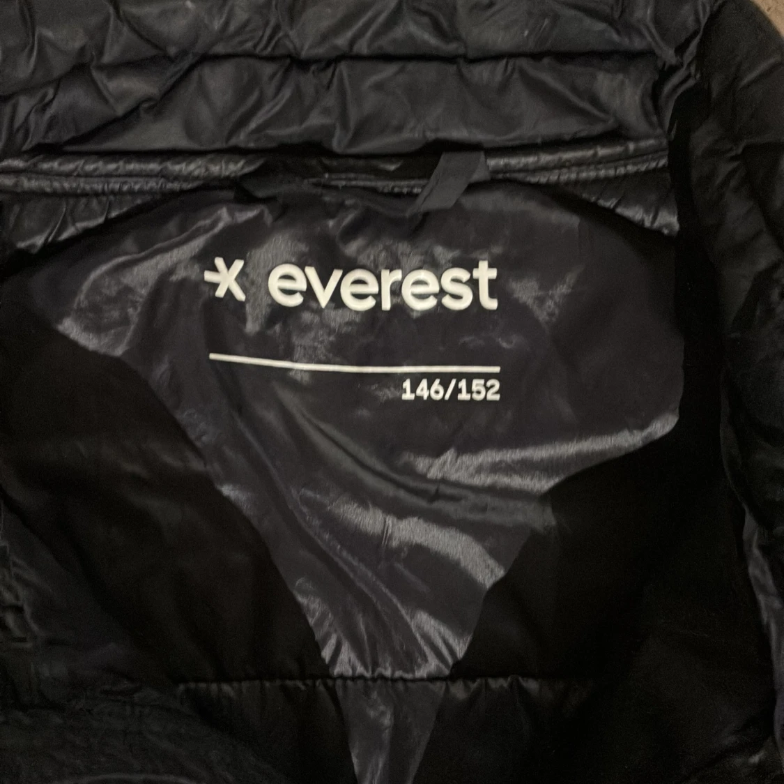 Svart dunväst från Everest - 2