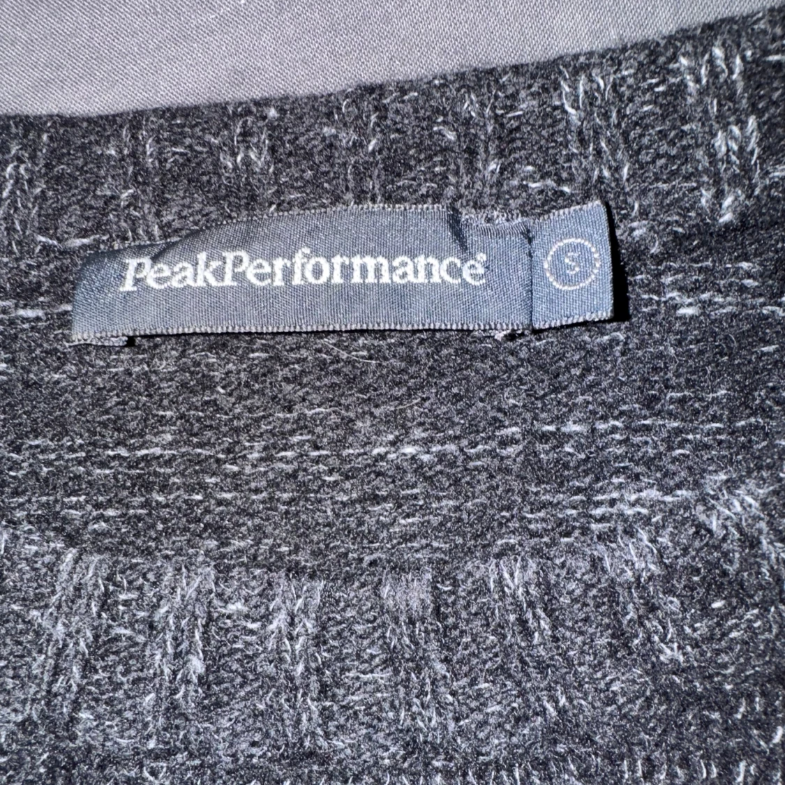 Svart stickad tröja Peak Performance  - 2