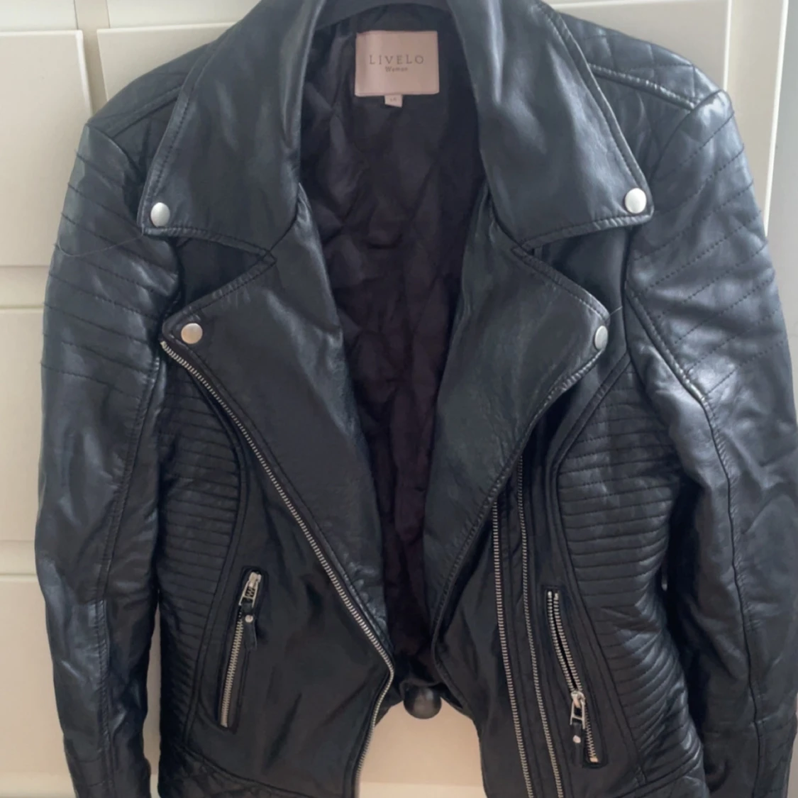 Svart skinnjacka från Livelo