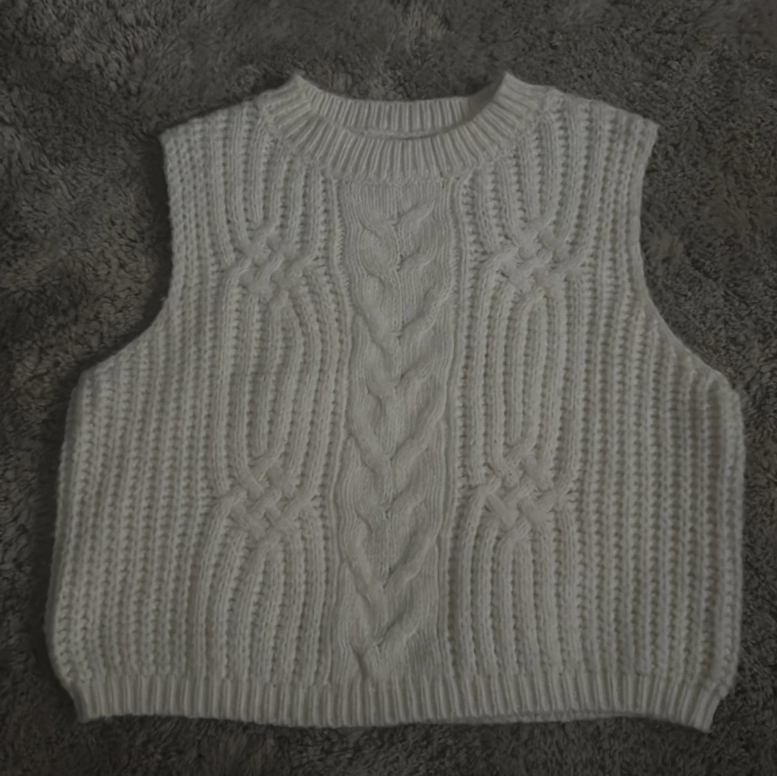 Vit stickad väst 